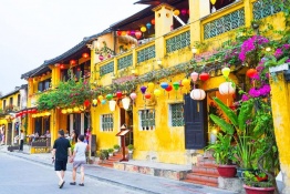 Take a leisure walk in Hoi An