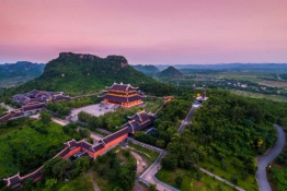 Sightseeing Bai Dinh Pagoda