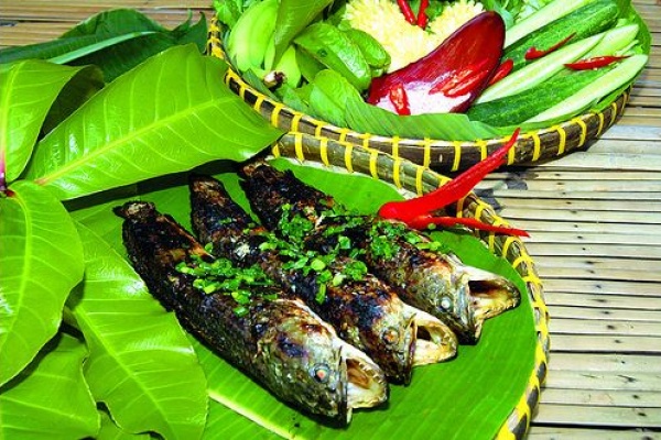 Ca Trau Nuong Vo Canh (Grilled Snakehead Fish)